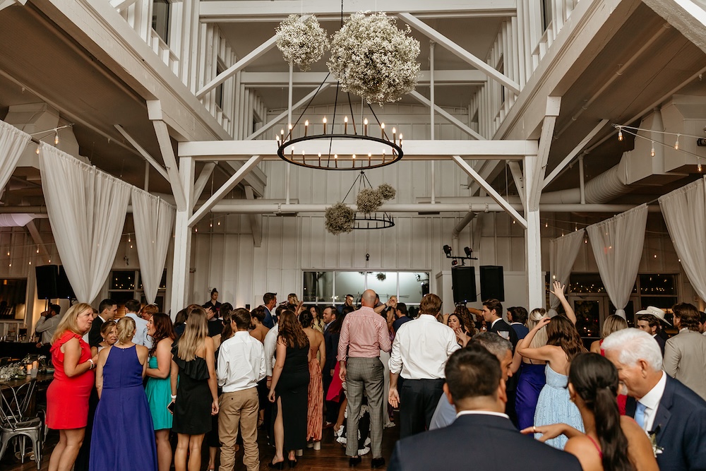 Guests gathered on the dance floor at 14TENN