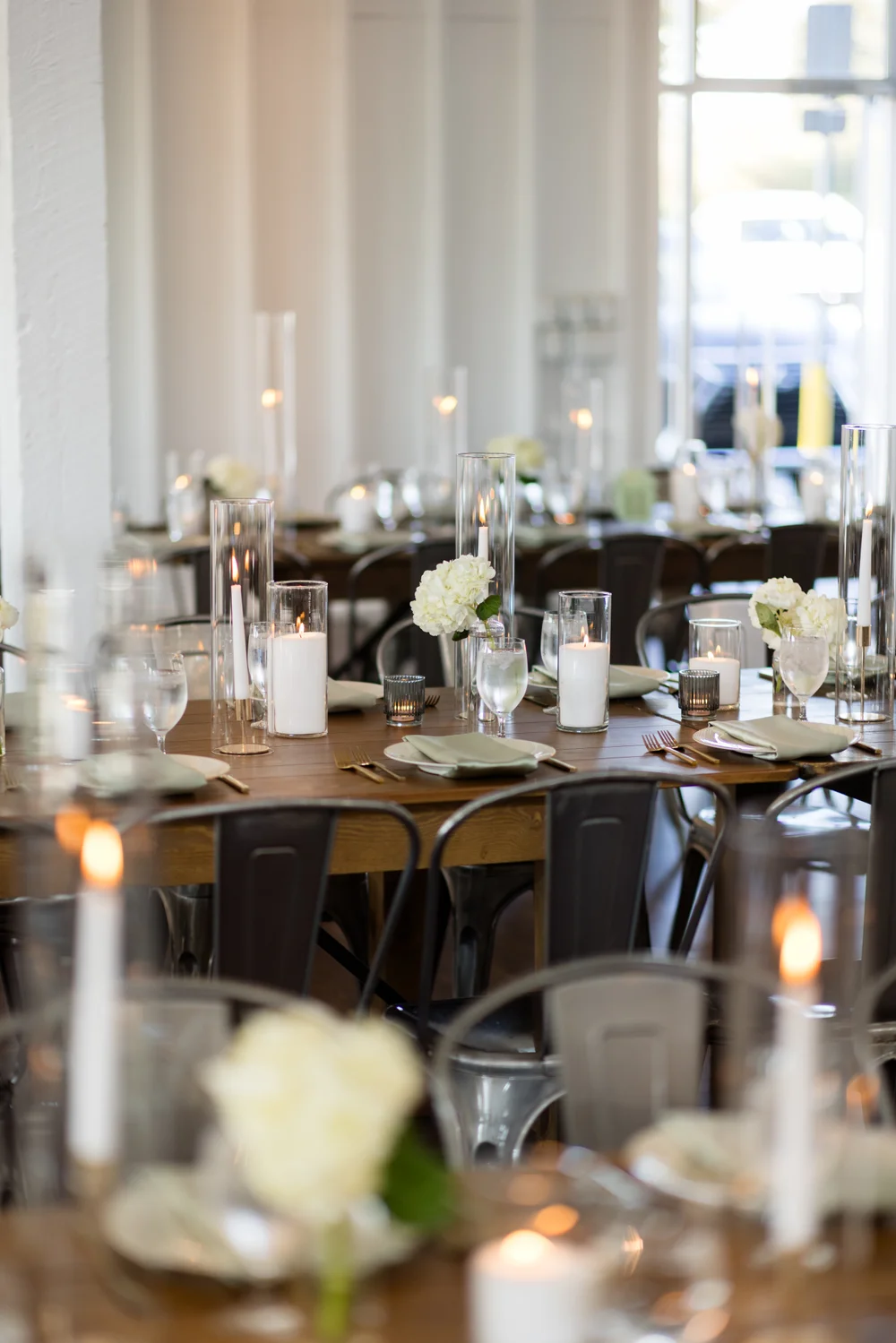 Wedding reception at 14TENN in Nashville featuring candlelight and white floral arrangements